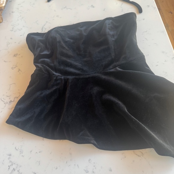WHITE HOUSE BLACK MARKET WOMEN SIZE 8 BLACK VELVET TOP NWT GREAT FOR HOLIDAY PAR - Picture 3 of 7